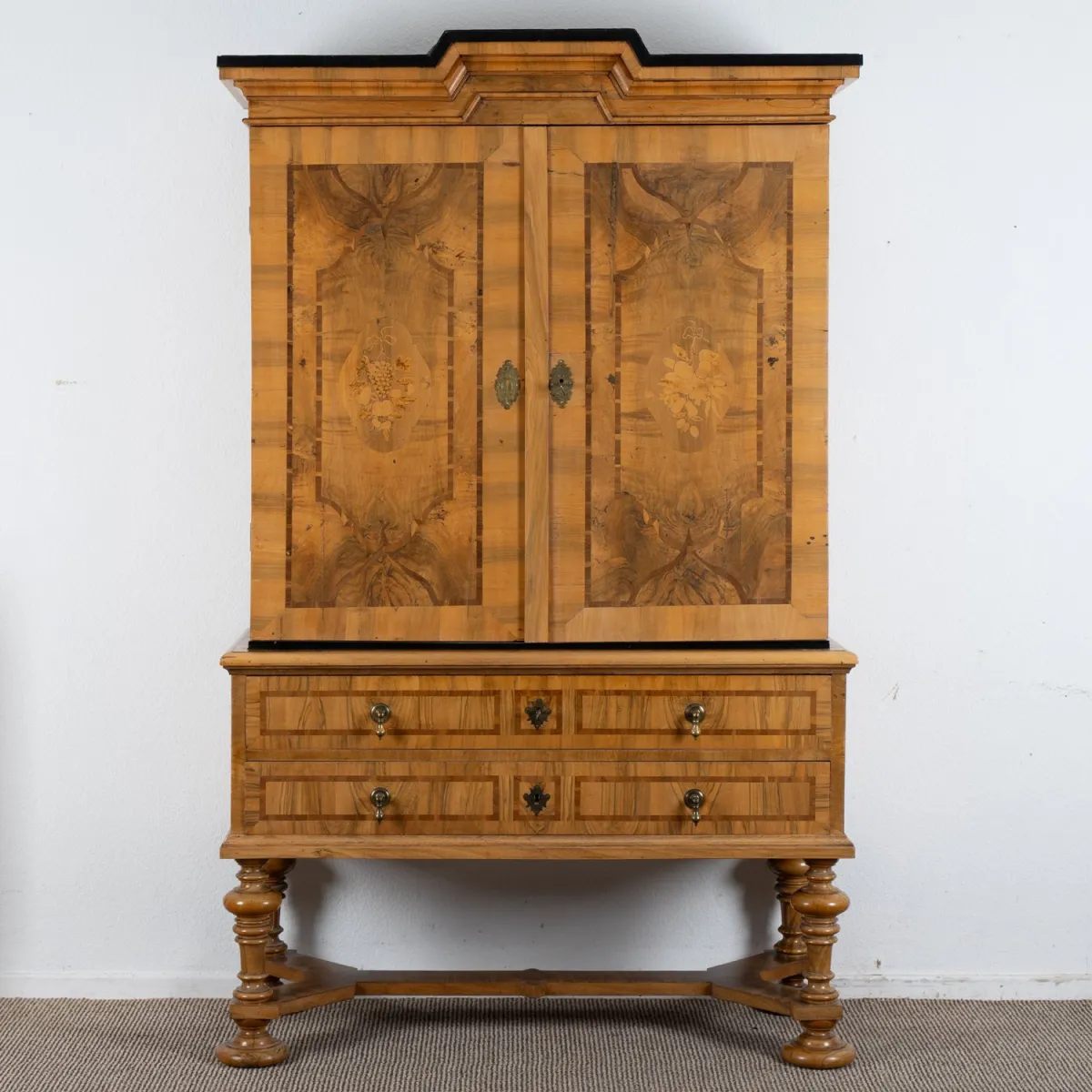 Kirchheim cabinet cupboard, Baroque, Kirchheim / Teck circa 1770 / 80, braced, turned, table-like…