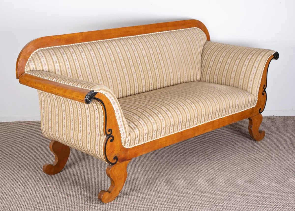Sofa Biedermeier kolem 1900 / 20, bříza masivní a dýhovaná, částečně černěná. Dobrý nerestaurovaný stav. Výška opěradla …