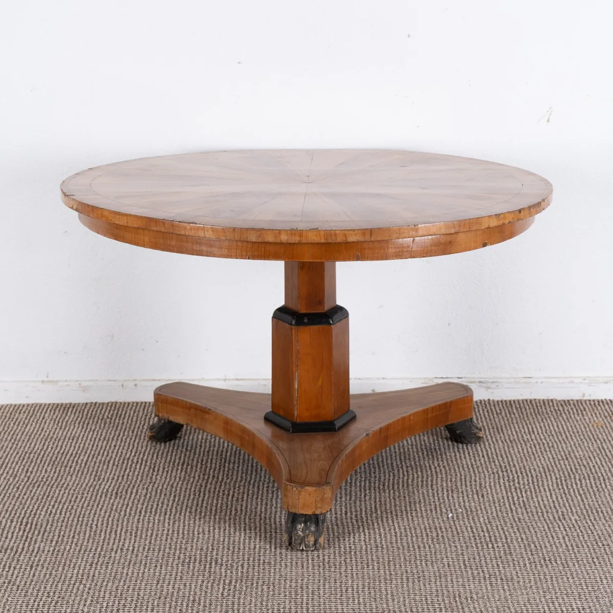 Ronde tafel, Biedermeier, 19e eeuw, kers, hoogte ca. 62 cm, diameter ca. 99 cm, oud gerestaureerde staat.