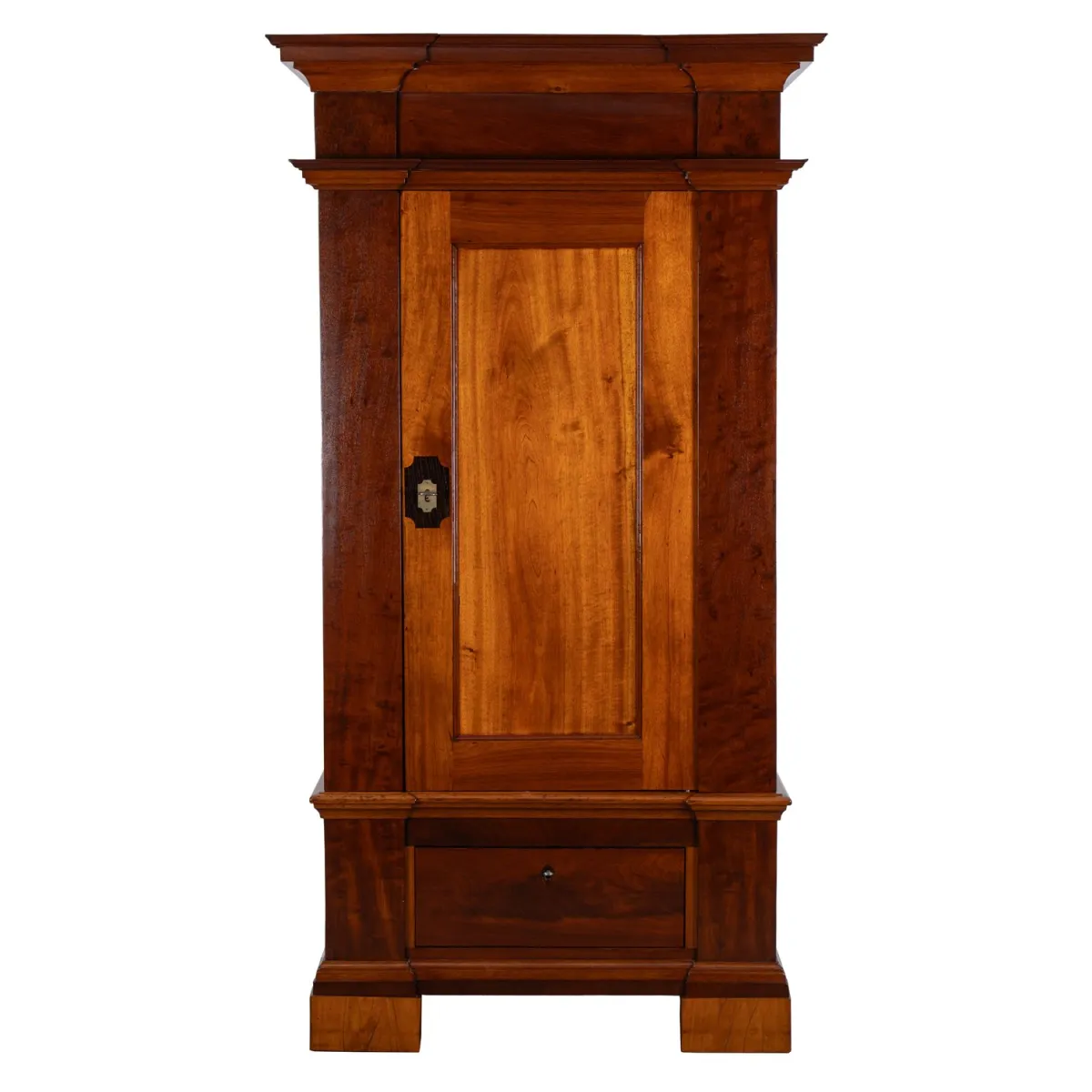 Eintüriger Kleiderschrank, Biedermeier, 19. Jhd., voll zerlegbarer, frisch restaurierter, eintüriger Kleider- oder Wäsch…
