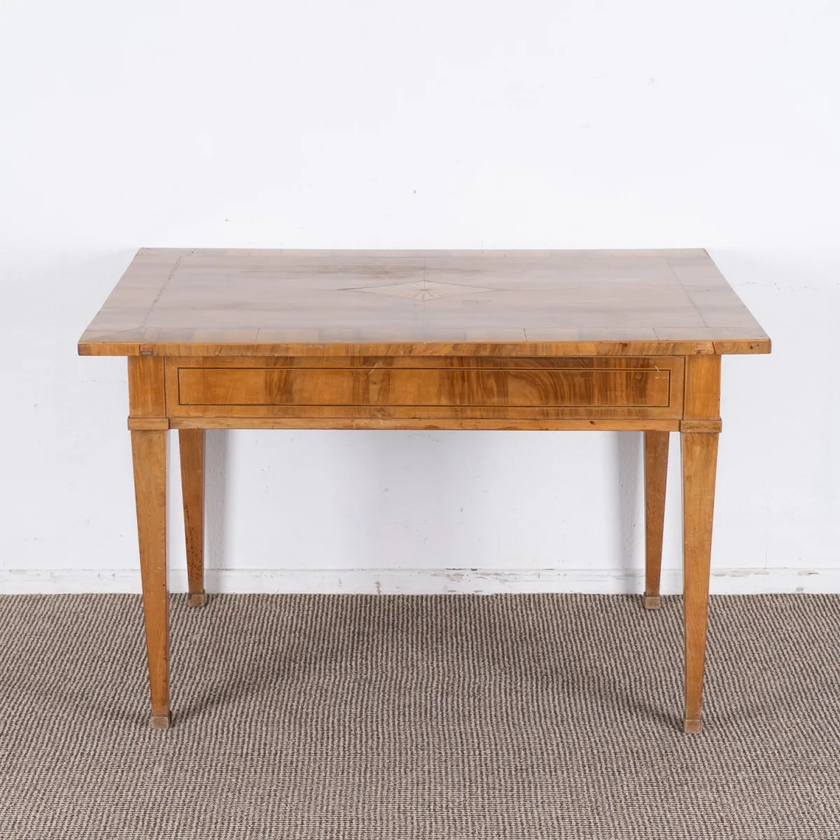 Elegant table, Biedermeier, 19th c., rectangular basic shape, light walnut and walnut burl on softwood carcass