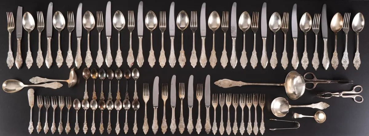 Ensemble complet de 80 pièces modèle Ostfriesen pour jusqu'à 10 personnes, composé de 12 fourchettes de table, 11 couteaux de table...