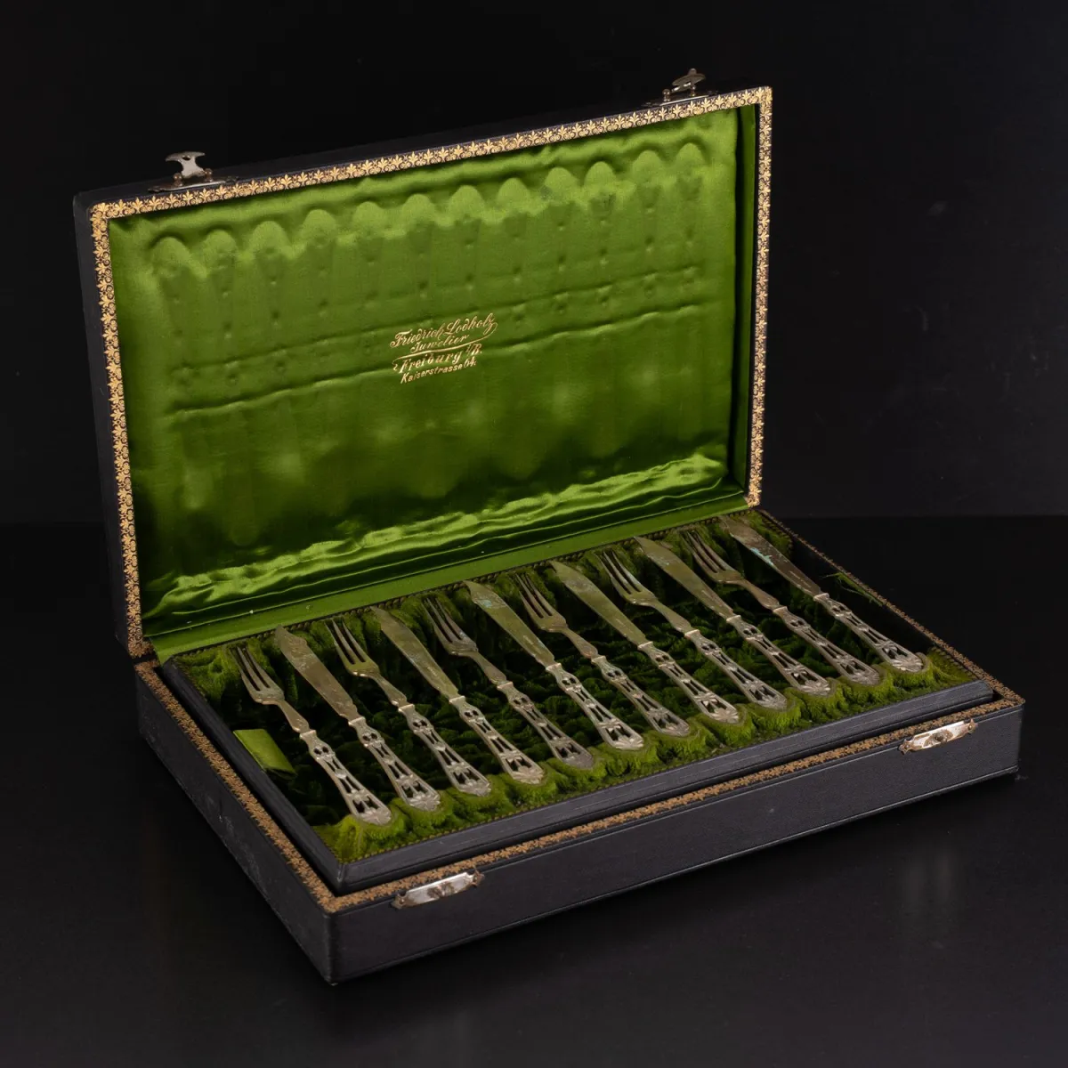 Fine fruit cutlery set for 6 persons in original case, consisting of 6 fruit knives and 6 fruit forks, solid 800 silver