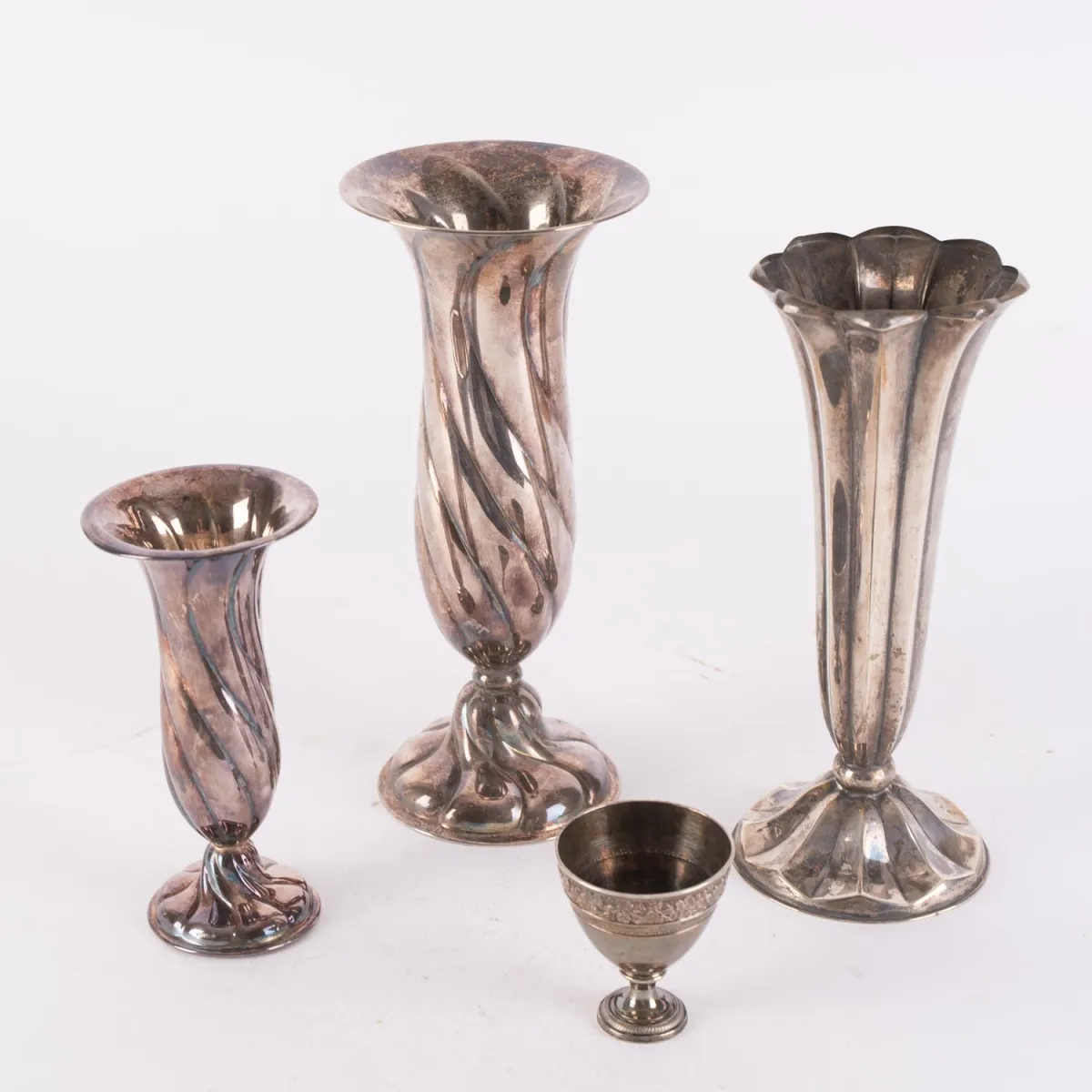 Lot de 3 vases de table différents, chacun en argent 835, 1x avec pied lesté (env. 162g brut), poids d'argent…