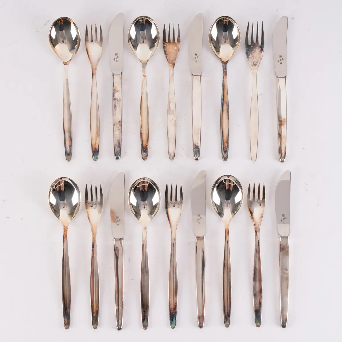 (C) Service à dessert 18 pièces pour 6 personnes, argent massif 925 de WMF. Forme très simple, longueur de…