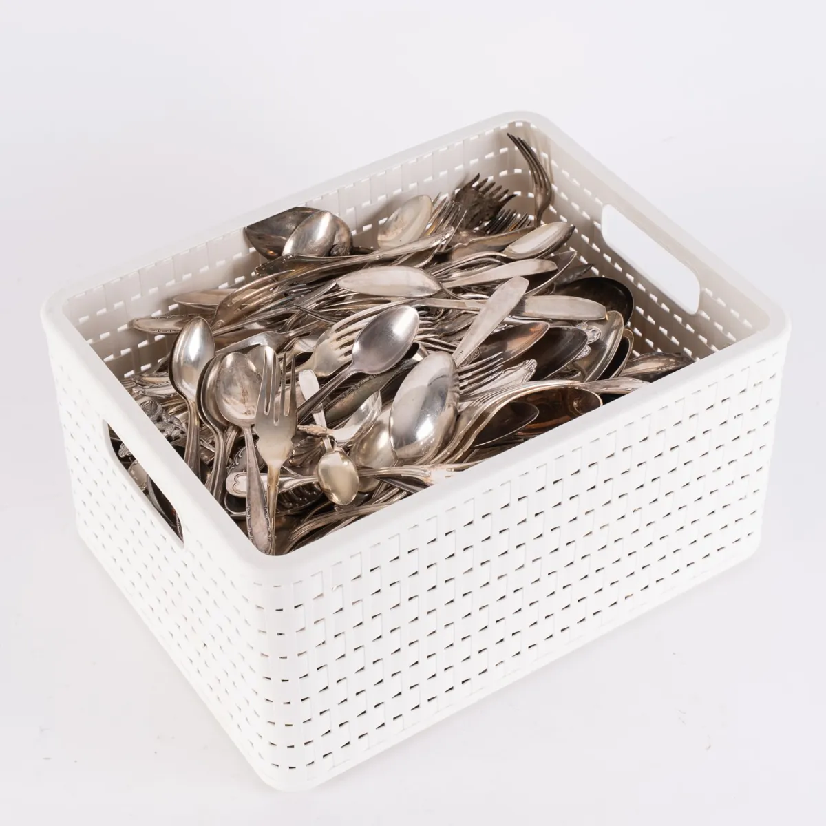 Extensive lot of mainly silver-plated table silver - cutlery pieces, various ages, materials / alloys…