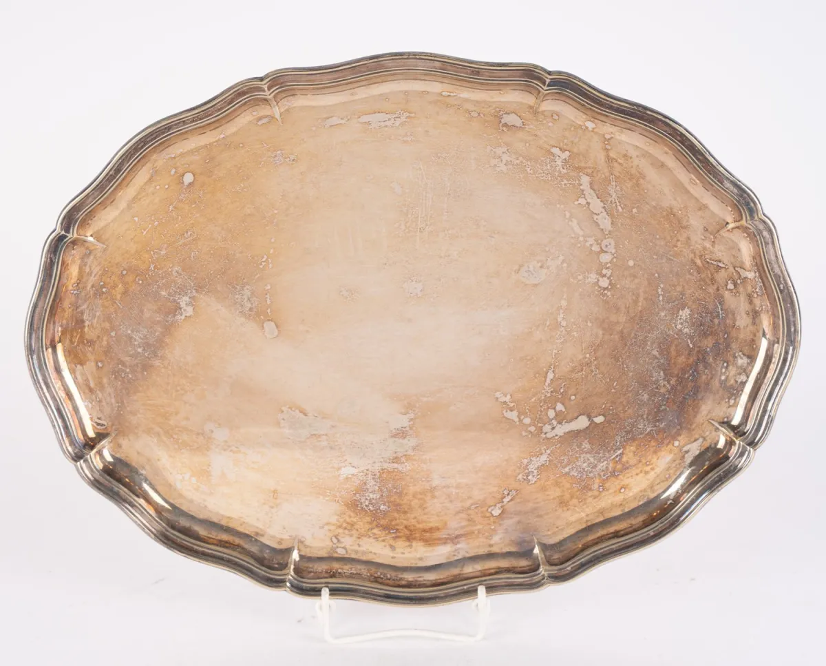 Oval silver dish, plated, rim with multiple steps and slightly curved, length approx. 42 x 31 cm, good condition.