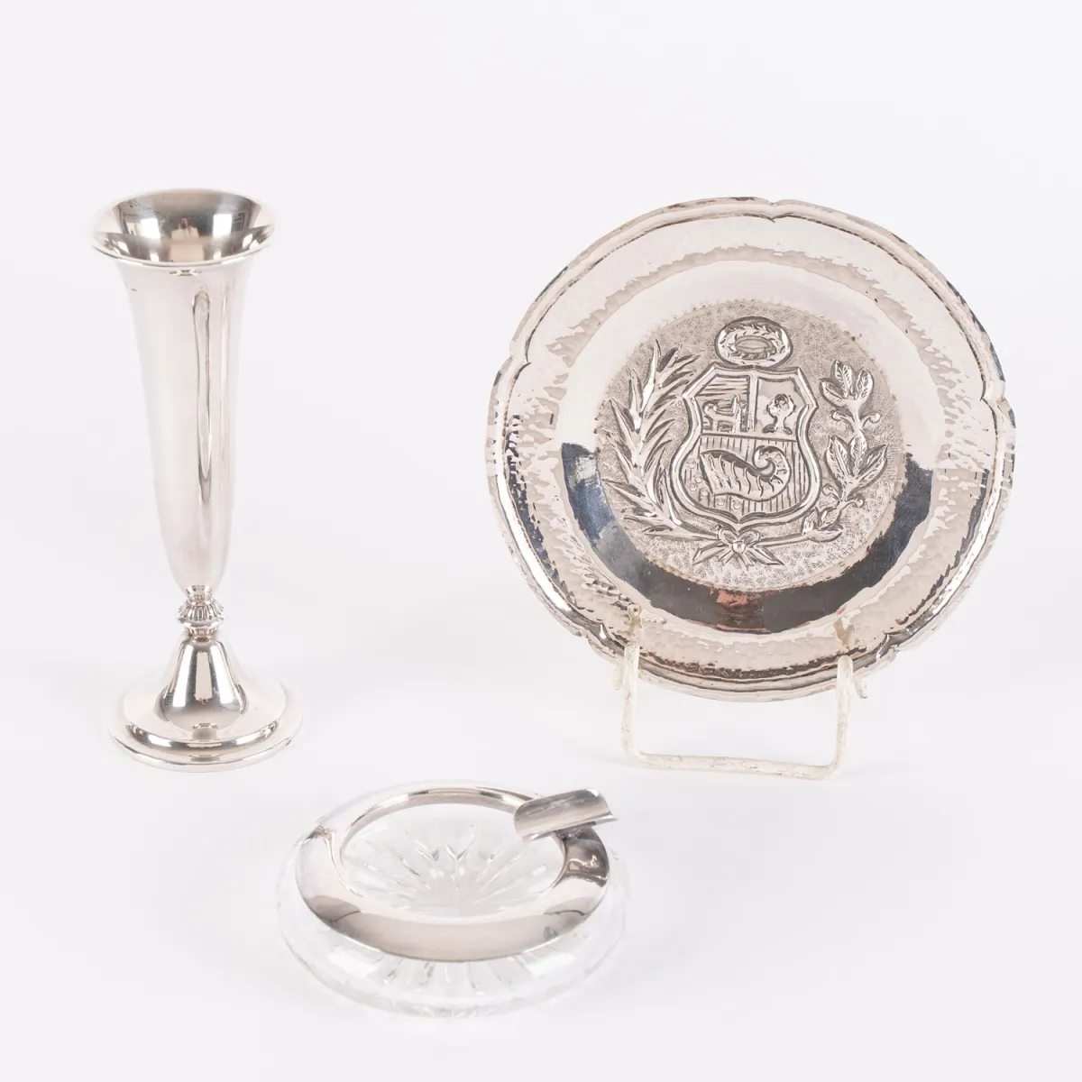 3-piece lot of various silver tableware objects, including round crystal glass ashtray with 925 sterling silver
