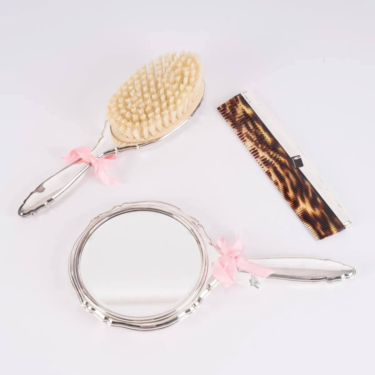 3-piece set, consisting of a hand mirror with wide curved frame. Solid 925 sterling silver, length approx. 25 cm