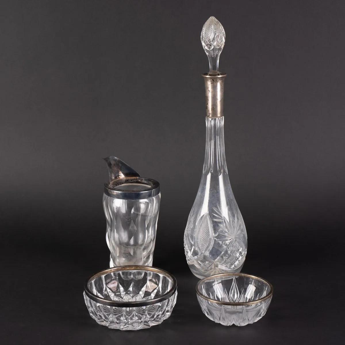 Lot de 4 objets en verre avec montures à bord en argent, comprenant 2 coupelles en verre (diamètre env. 12 cm).
