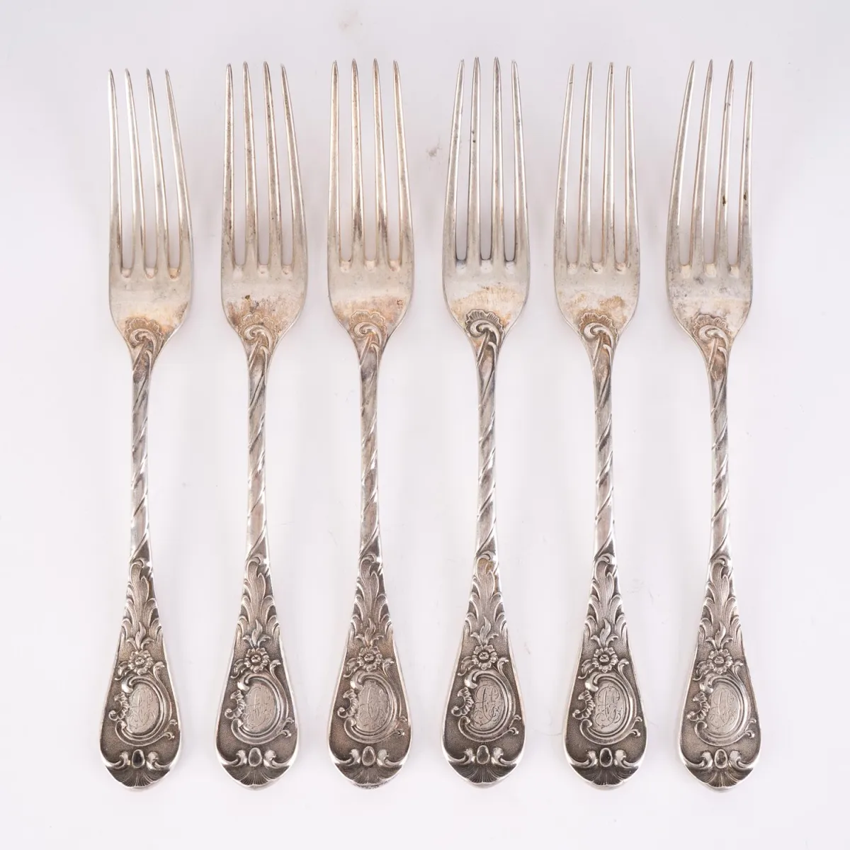 Set of 6 heavy dinner forks, historicism around 1900, solid 800 silver, approx. 460g, length approx. 21.5 cm each, nice condition.
