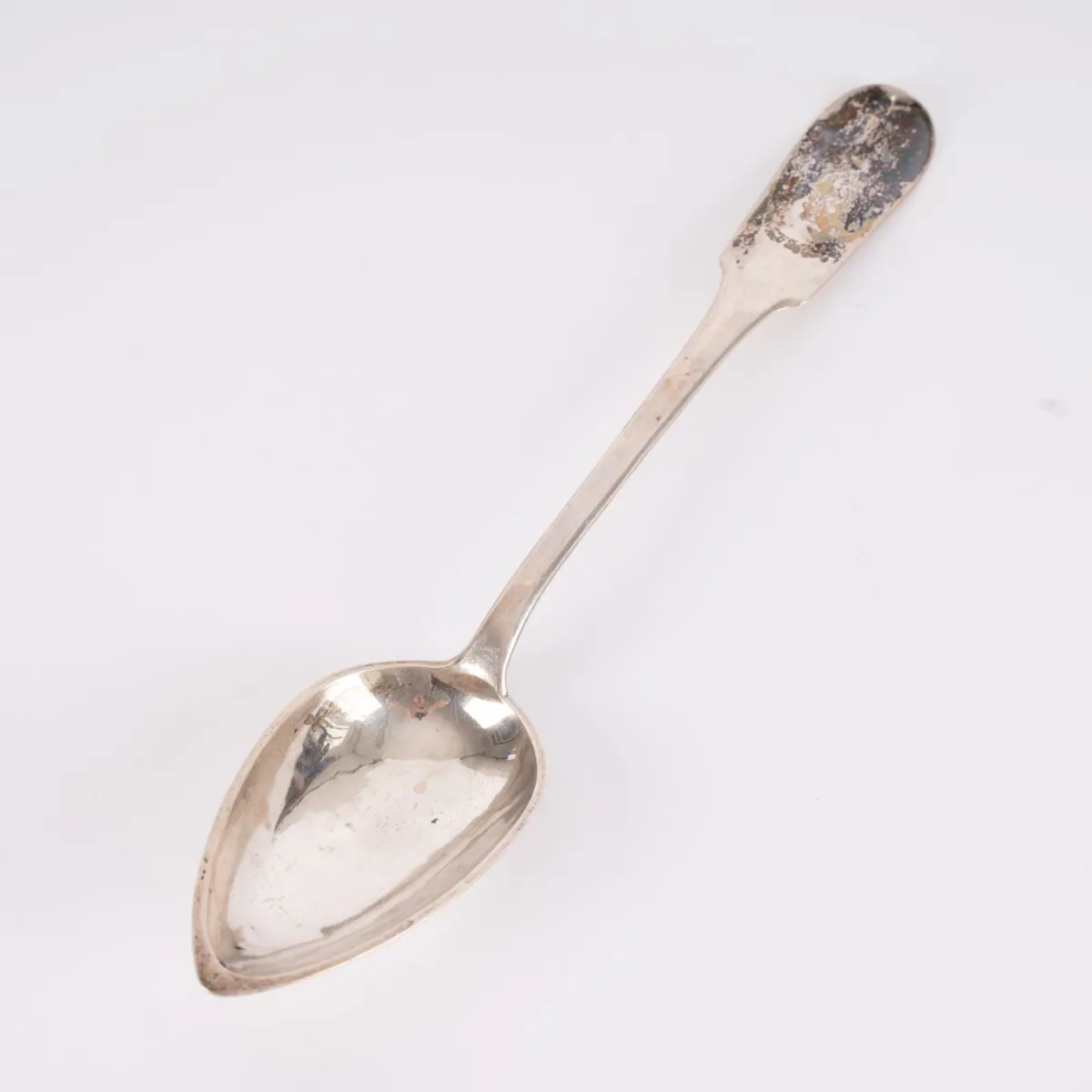 Großer Vorlegelöffel / Gemüselöffel, Silber, Mitte 19. Jhd., wohl Arbeit des Eduard Foehr, Stuttgart, Tremolier-Strich, …