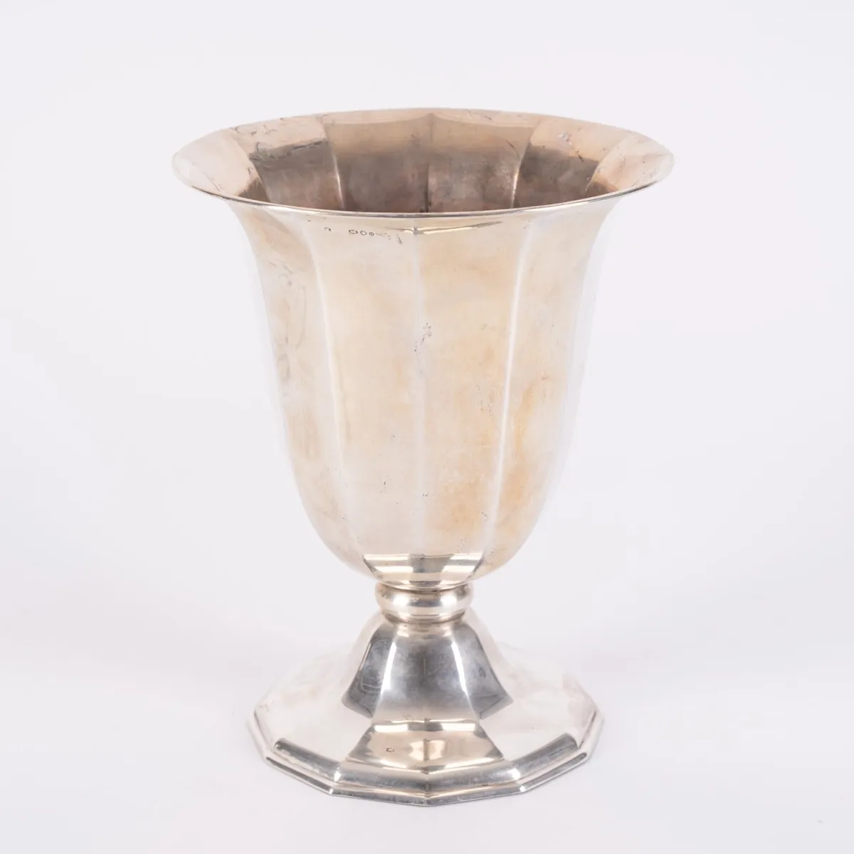 Tall 12-sided goblet vase, 833 silver, Netherlands, multiple hallmarks. Base weighted, gross approx. 858 g. Height approx. 21 c…