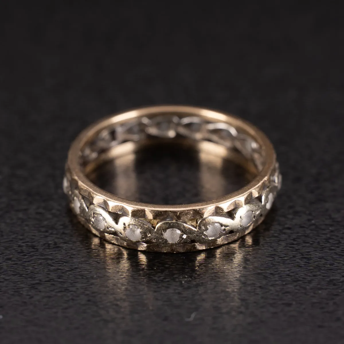 Petite bague memory en or jaune 8 carats, surface ajourée, taille env. 54, env. 2 g, état porté, …