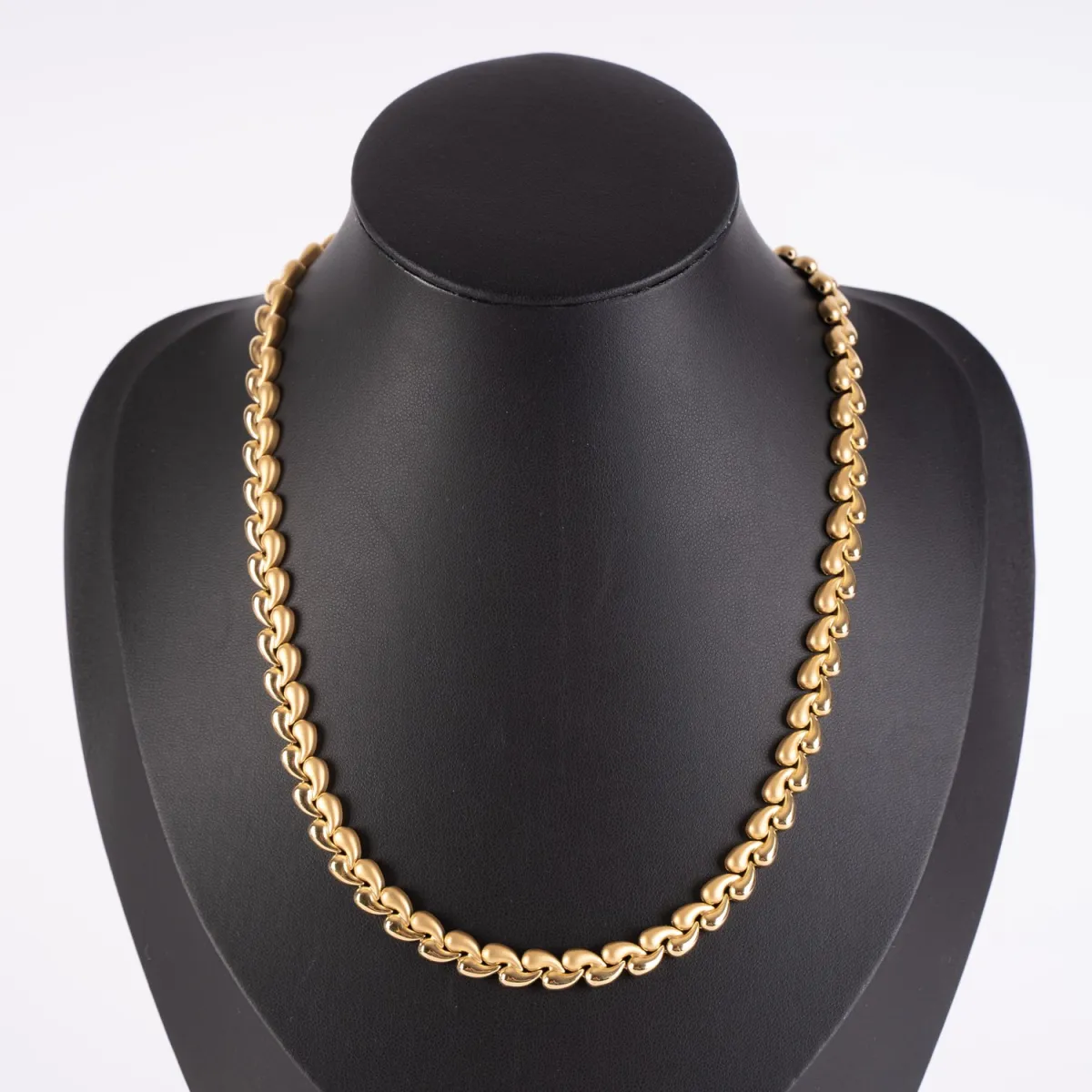 Unworn necklace, titanium on the back, 24-carat yellow gold plating on the front, length approx. 44 cm, ball clasp (mag…