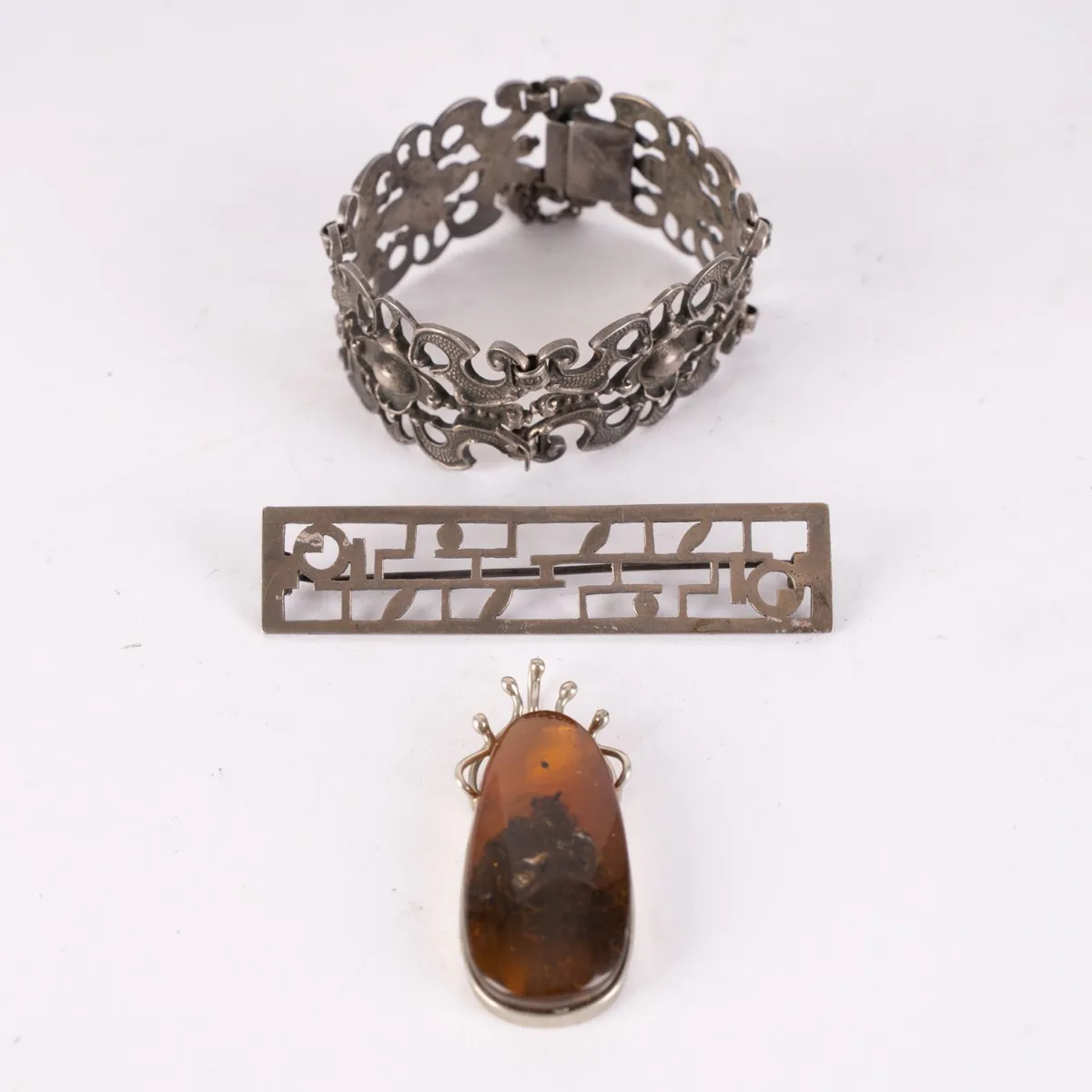 3-delige partij diverse sieraden, deels zilver, bestaande uit: opengewerkte armband (ca.…