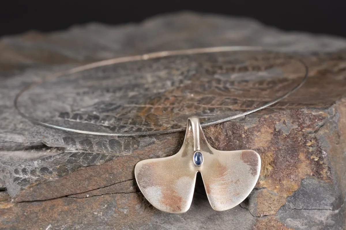 Collier exceptionnel en argent sterling 925, réalisé par Paul Wunderlich. Appelé collier Ginkgo. Fin argent…