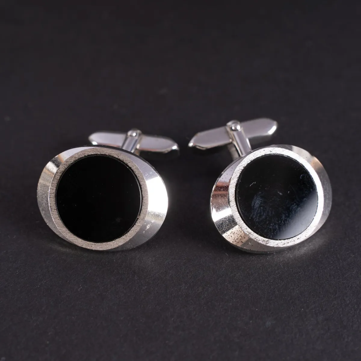 Pair of cufflinks, solid 835 silver. Oval shape (approx. 2.5 x 2 cm), round black agate disc set in the center…