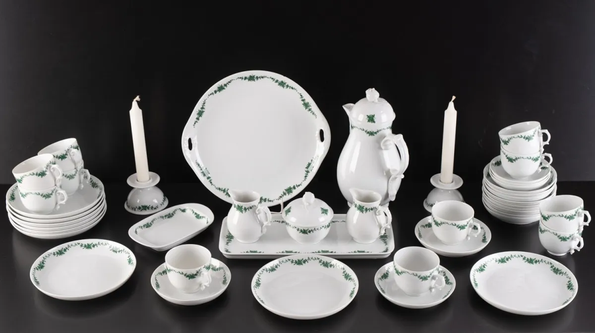 Service à café 44 pièces pour jusqu'à 10 personnes, Fürstenberg porcelaine blanche avec décor de roses en tons verts, composé de 1…