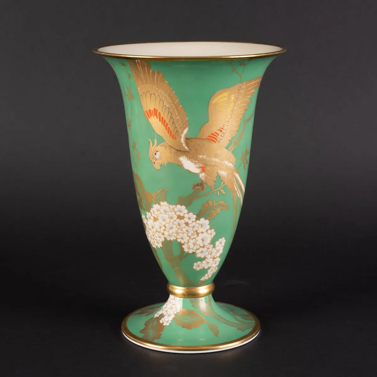Exceptional table vase by Rosenthal, tulip-shaped body on round base. Bright green base colour with golden…