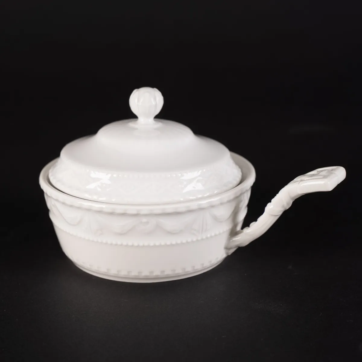 Small butter pan with handle and lid, length approx. 13.5, height approx. 8 cm, KPM Kurland, classic elegant white porcelain…