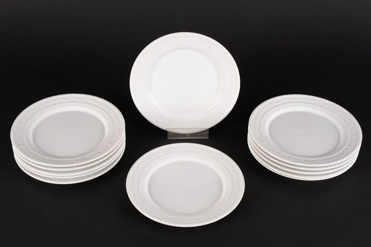 12 broodbordjes, diameter ca. 15,5 cm, KPM Kurland, klassiek elegant wit porselein uit het late 20e eeuw