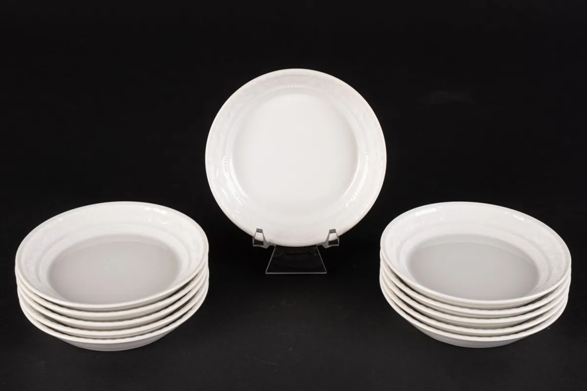 Set van 11 kleine bordjes, diameter ca. 9 cm, KPM Kurland, klassiek elegant wit porselein uit het late...