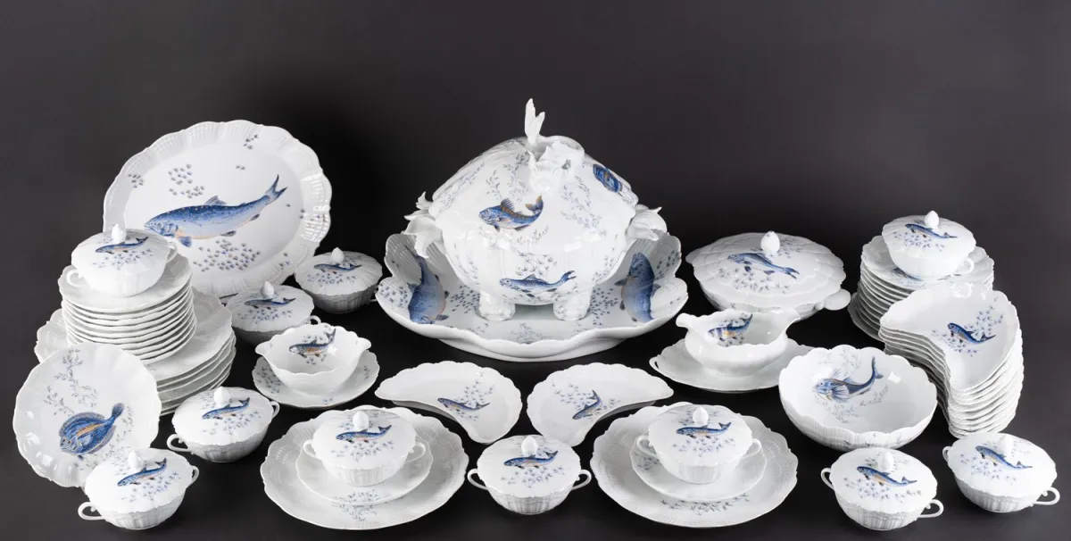 Uitgebreid 76-delige servies Corail la mer Giraud Limoges, midden 20e eeuw, Frans wit porselein met...