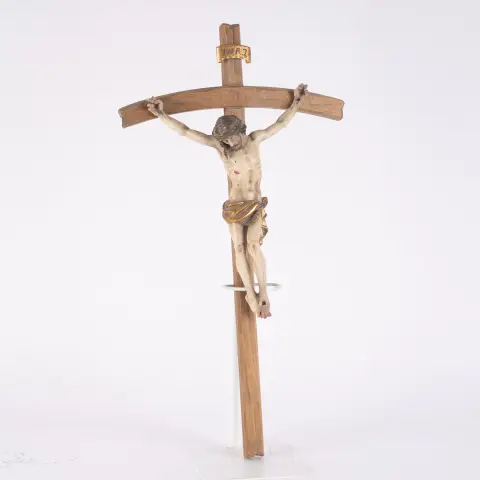 Ježíš Kristus na kříži, řezbované dřevo, polychromované a částečně pozlacené, figura cca 35 x 25 cm, kříž cca 65 x 35 cm
