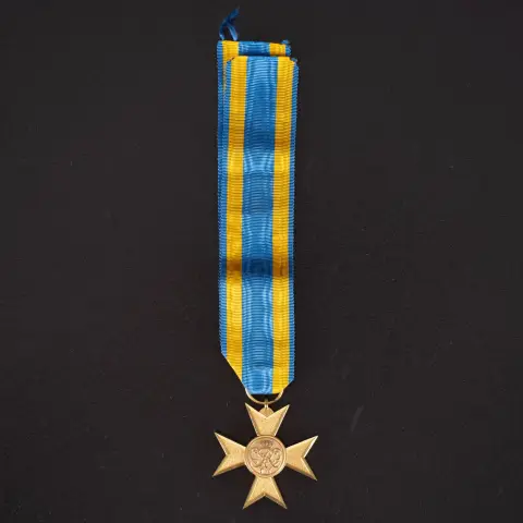 Croix du Mérite royal prussien sur ruban. Empire allemand / Première Guerre mondiale, 1914-18. Excellent état.