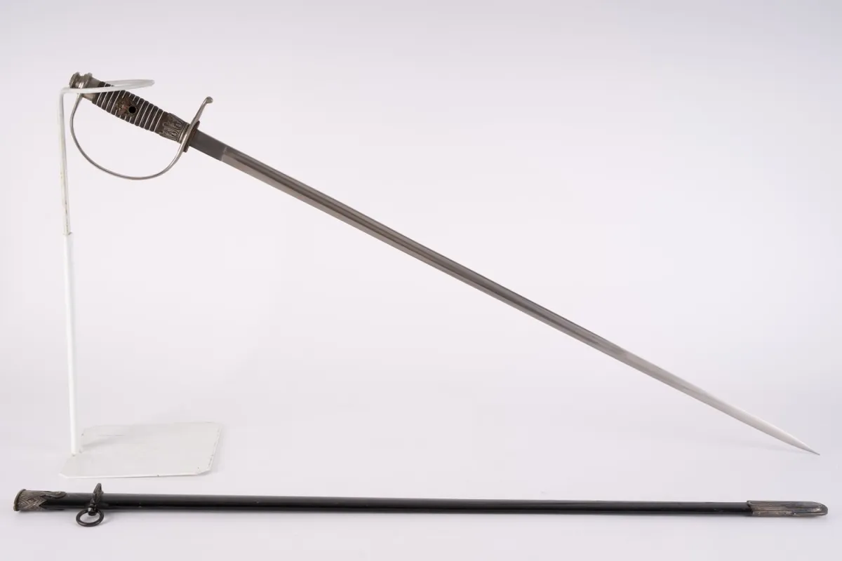 Épée pour chefs de police, période 1933-45. Aigle de police en cuivre incrusté.