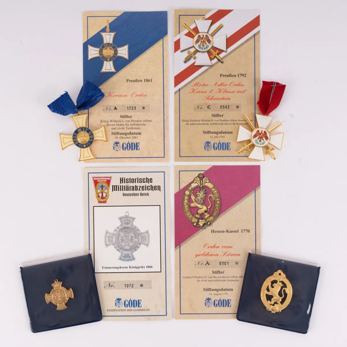 4 Repliken von verschiedenen historischen Militärabzeichen / Orden der Fa. Göde, in original Verpackungen und historisch…