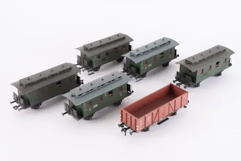 Lot de 6 wagons Pola - Maxi, échelle zéro, non testés, état variable.