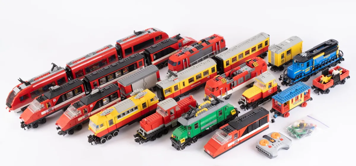 Umfangreiches LEGO - Konvolut, bestehend aus ca. 12 Loks und 8 Waggons, bespielt / ungeprüft, teilweise wohl unvollständ…