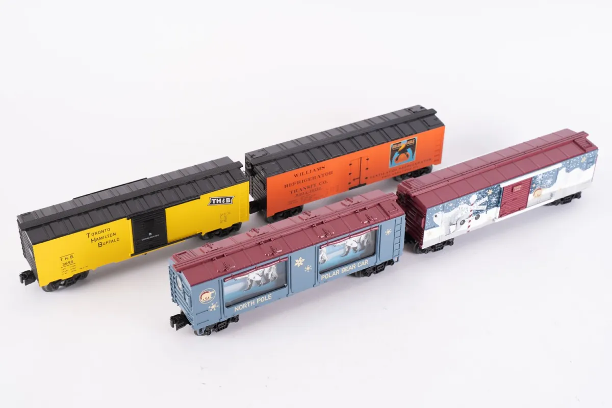4 US American freight cars, gauge 0, played with / untested: 2x WILLIAMS and 2x M:T:H:, various ages and sizes