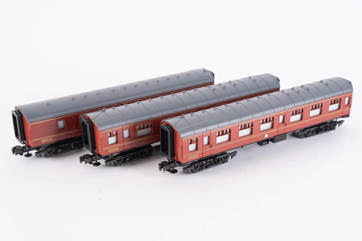 3x Personenwaggon, 4-achsig, LIONEL, Spur Null, bespielt / ungeprüft.