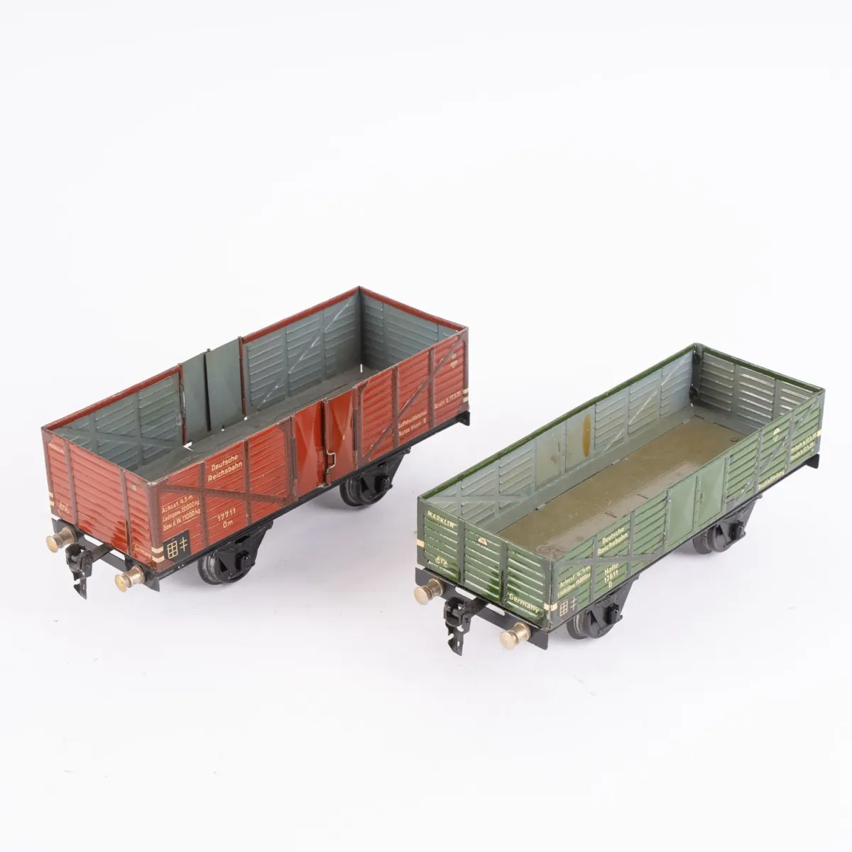 2 open freight wagons, 1 with and 1 without hinged doors, Märklin, gauge 1 / G, played with / untested, various conditions.