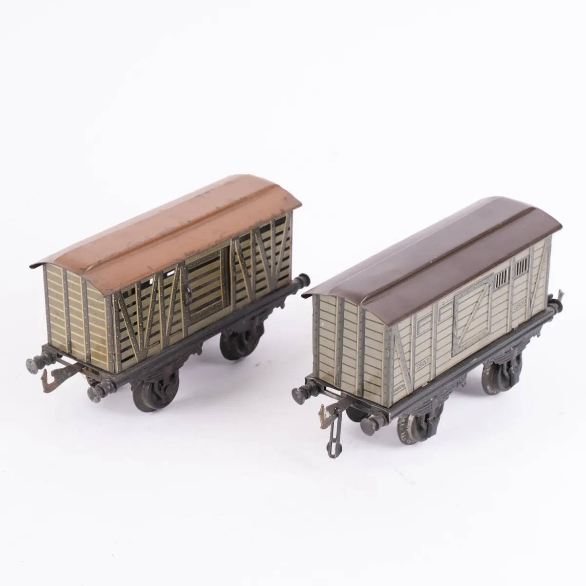 2 freight wagons, Burg / Nürnberg, gauge 1 / G, played with / untested, 1 with sliding doors, various conditions.