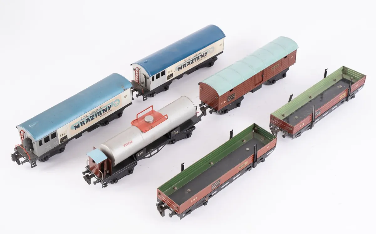 Lot de 6 wagons de marchandises à 4 essieux de la CSD, échelle zéro, âges, tailles et états divers, joué / non testé.