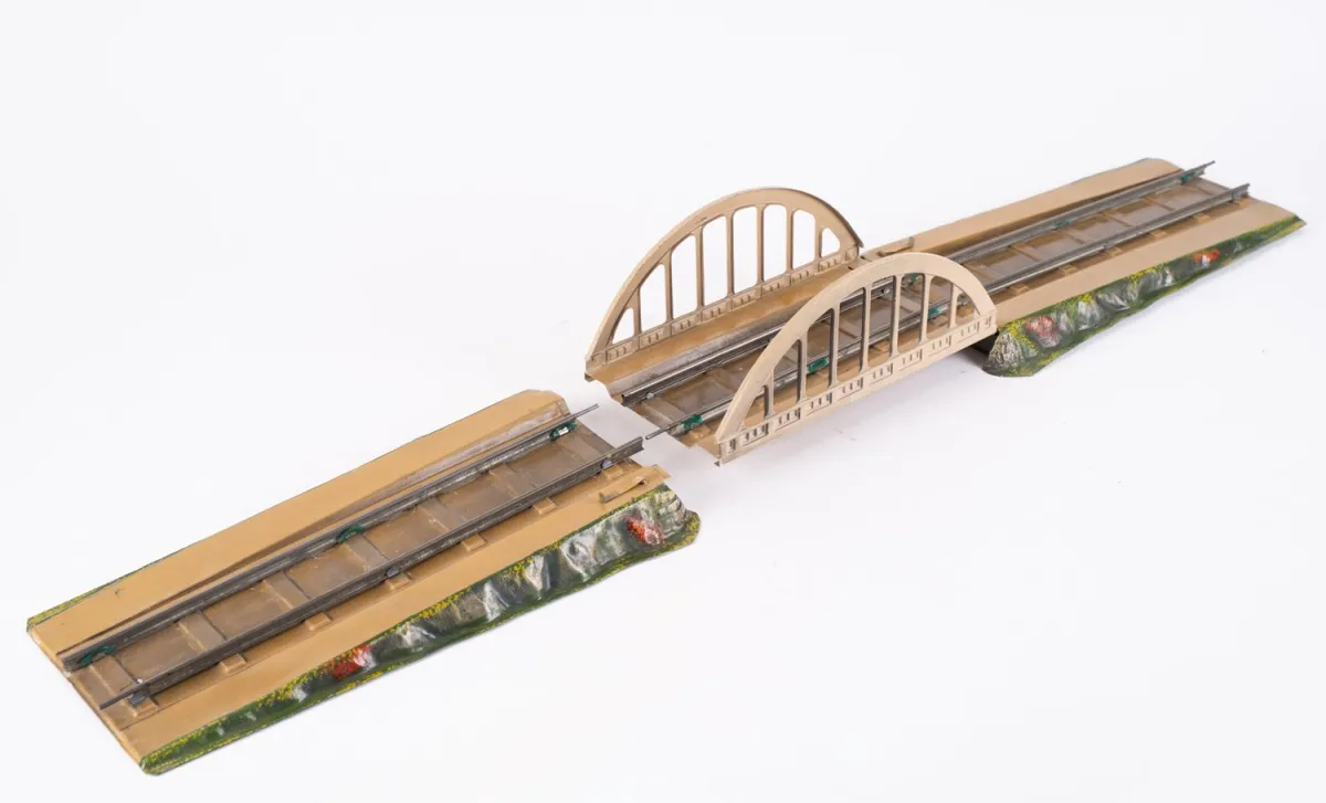 3-piece bridge set, gauge 1 / gauge G, Märklin, used / untested. Total length approx. 98 cm.