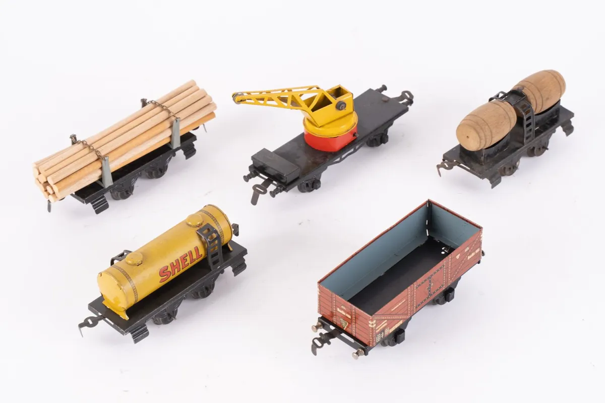 Lot de 5 wagons de marchandises échelle zéro, joués / non testés.