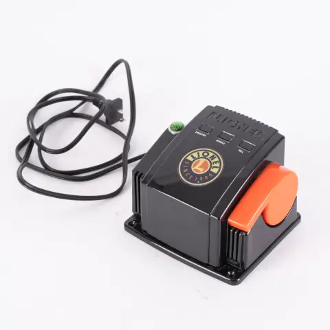 Transformateur LIONEL CW-80, non testé.