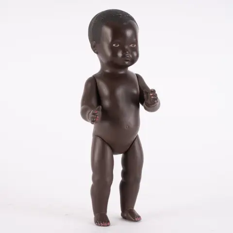Poupée garçon à peau foncée, Schildkröt, taille 27,5, bras et jambes mobiles, bon état, ayant servi.