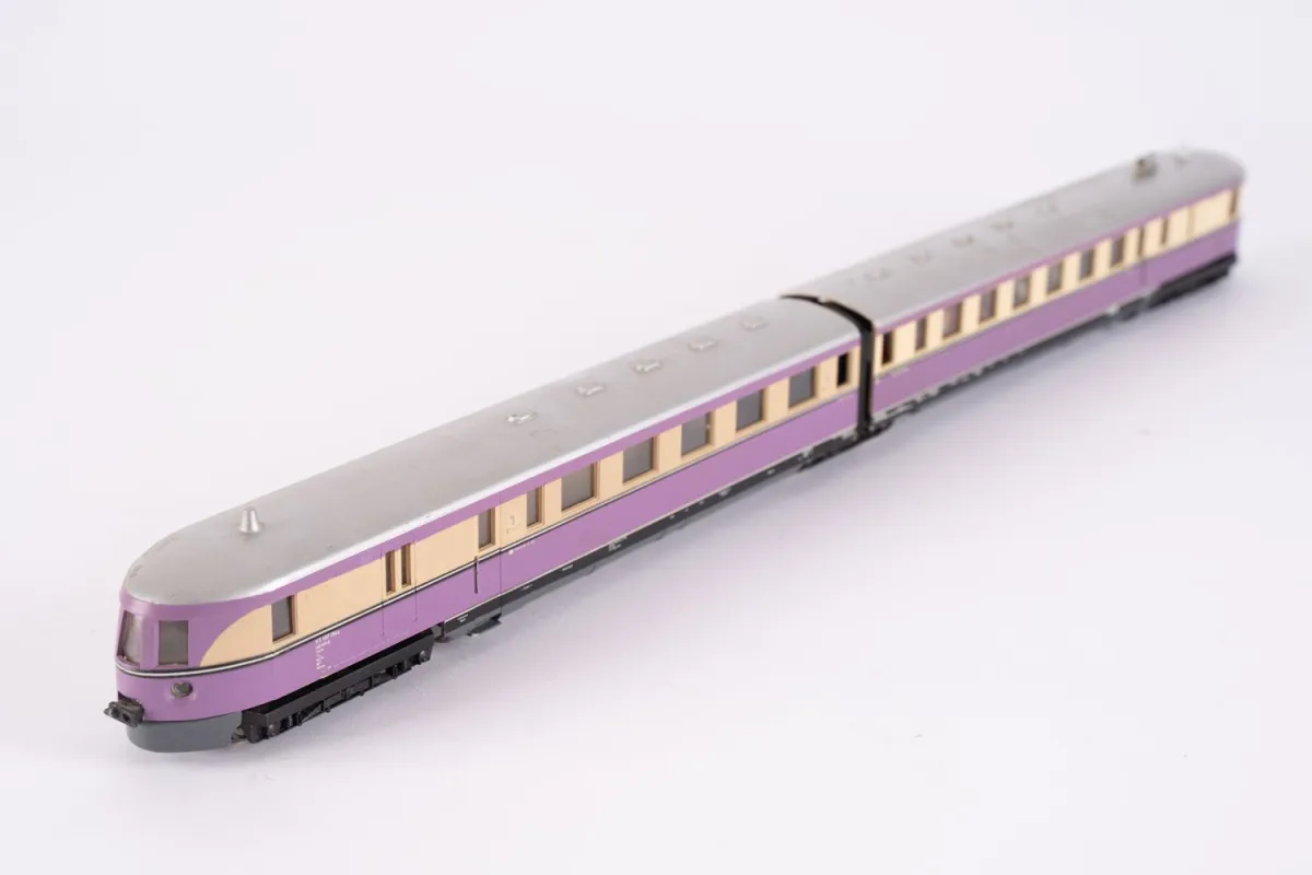 Autorail rapide en 2 parties, échelle H0, joué, non testé, longueur env. 48 cm.