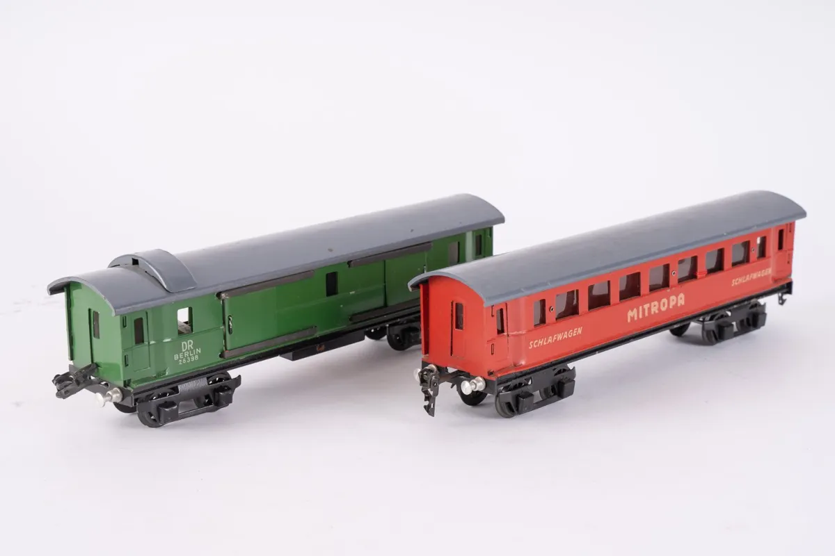 4-axle Mitropa sleeping car and 1 baggage car VEB Metallwarenfabrik Stadtilm, gauge 0, used, untested.