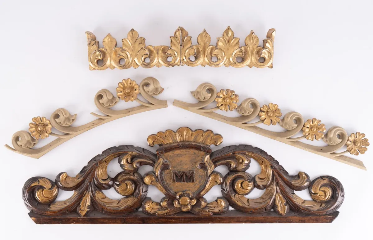 Assortiment de 5 pièces de diverses sculptures sur bois du 19e siècle, âges, tailles et états différents. max. L