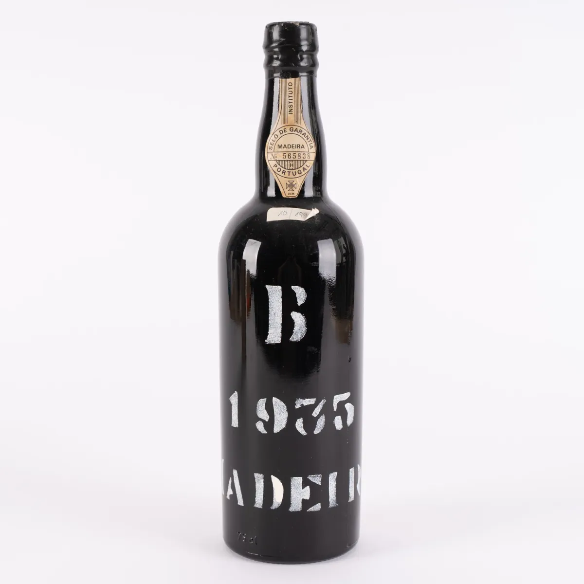 MADEIRA WINE - BOAL 1935, Half Sweet, bouteille 0,75L, non ouverte, n° de bouteille 565838.