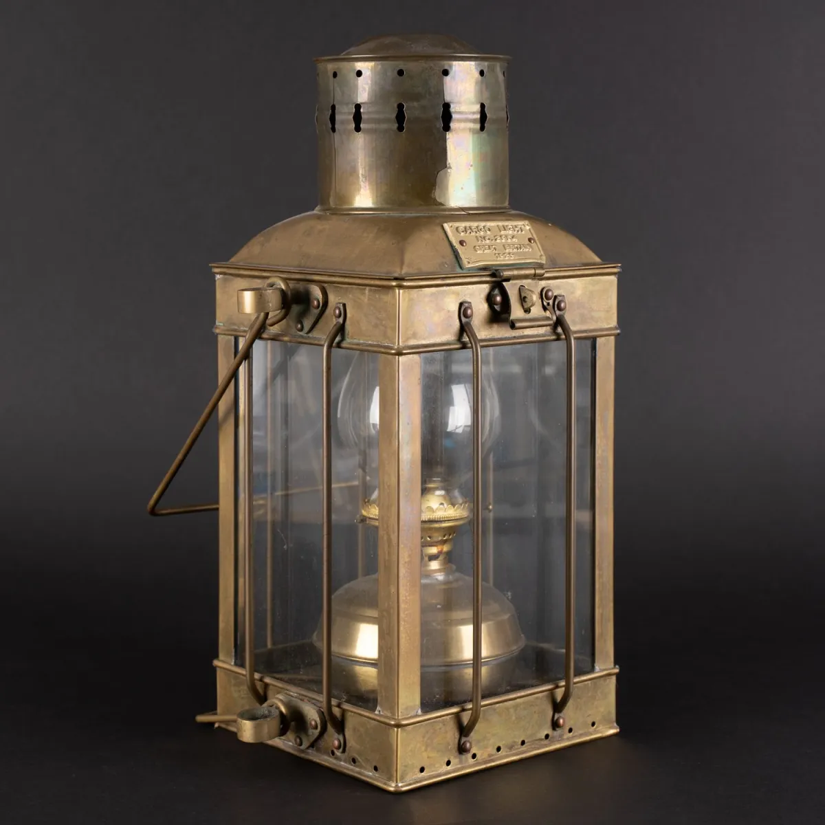 CARGOLIGHT - NO. 3954 - Great Britain - 1939 - Brass/glass petroleum lamp insert, height approx. 38 cm, very nice condition