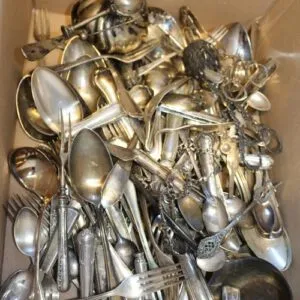 Sada stříbra, příbory, konvice, naběračky, servírovací příbory, kleště a další, stříbro 925 a 800, celková hmotnost cca 4100 gramů