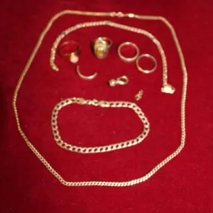 Posten Altgold 333er Gold, ca. 38,4 Gramm, Ringe, Kette, Armband